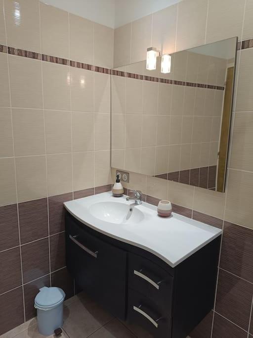 2 A 4 Personnes Appartement *